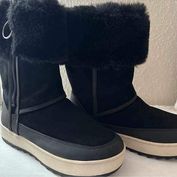 Koolaburra Black Winter Boots with Fur Trim - Picture 5 of 5